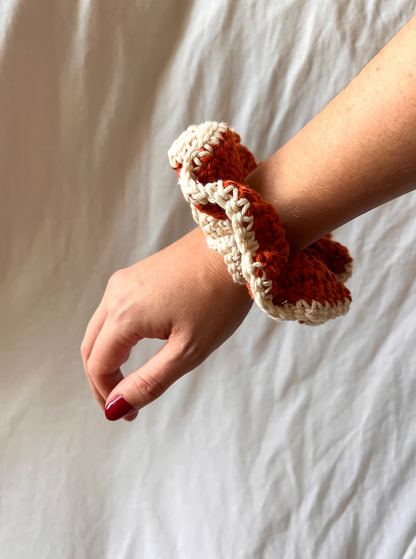 Scrunchie - Burnt orange/White