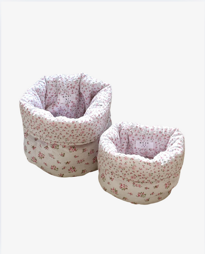 Blomstret puffet makeupkurv