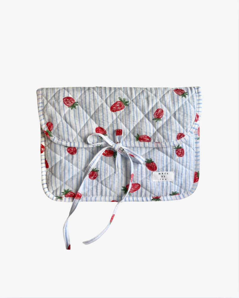 Laptop case - Strawberry fields forever