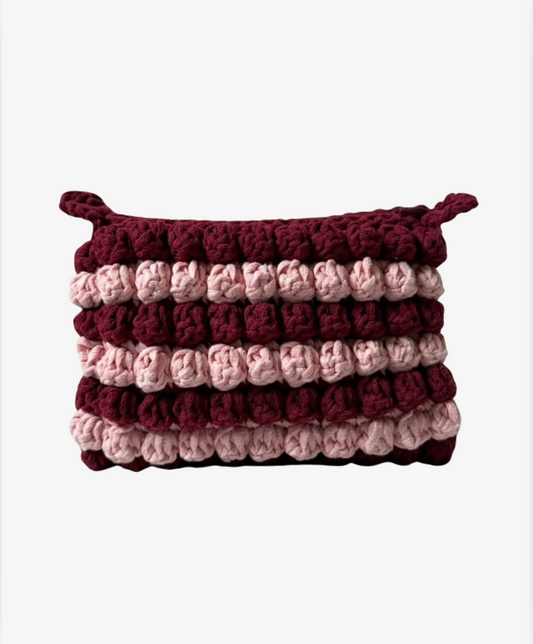 Hæklet boblet toilettaske, rød/rosa - mellem størrelse