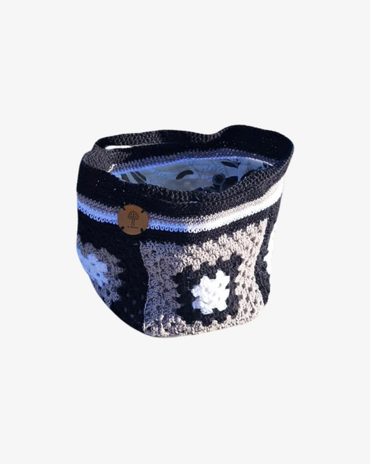 Hæklet og foret Taske. Ink & Ivory Flower Bag