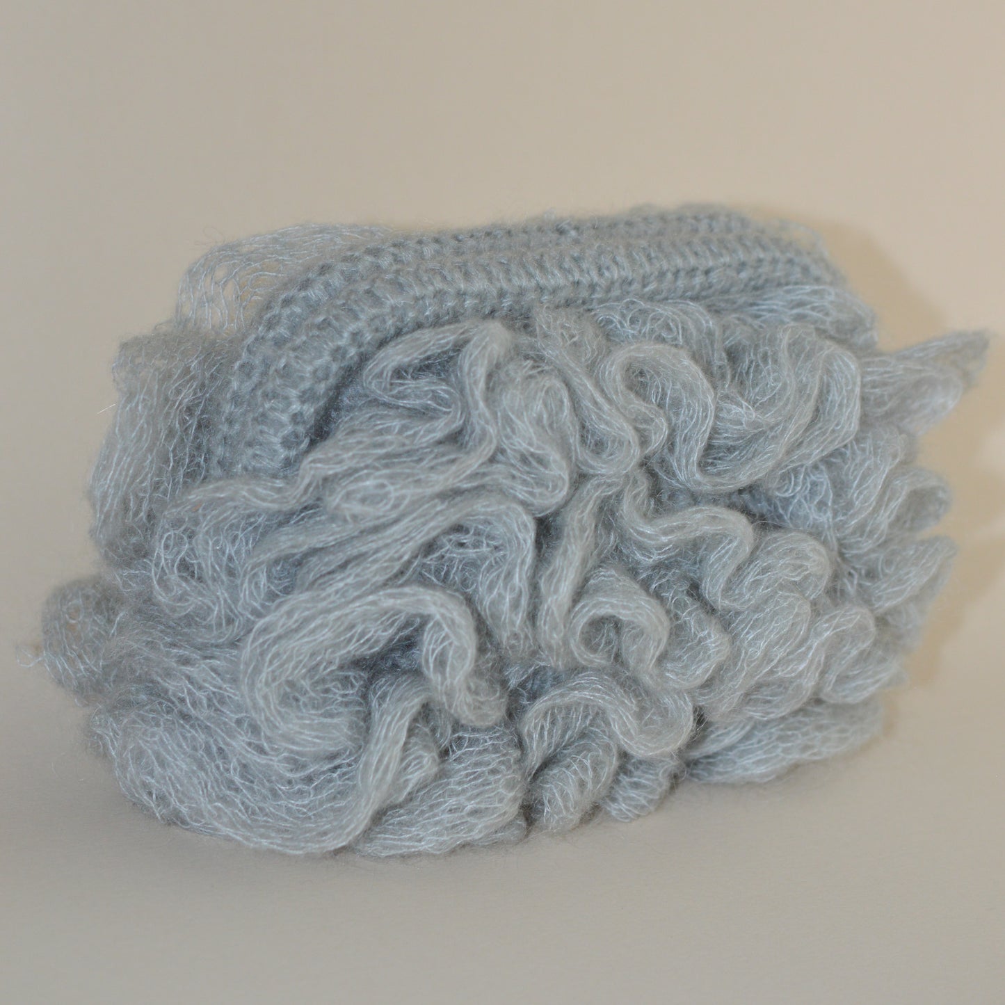 Ruffled clutch bag - Light Grey